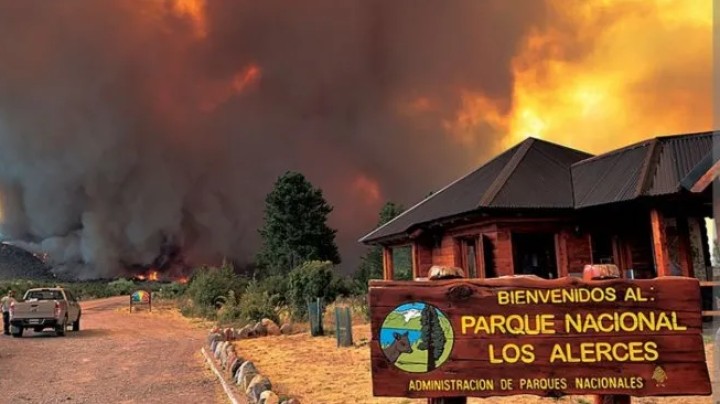 ¿Cómo siguen los incendios en el parque Los Alerces?