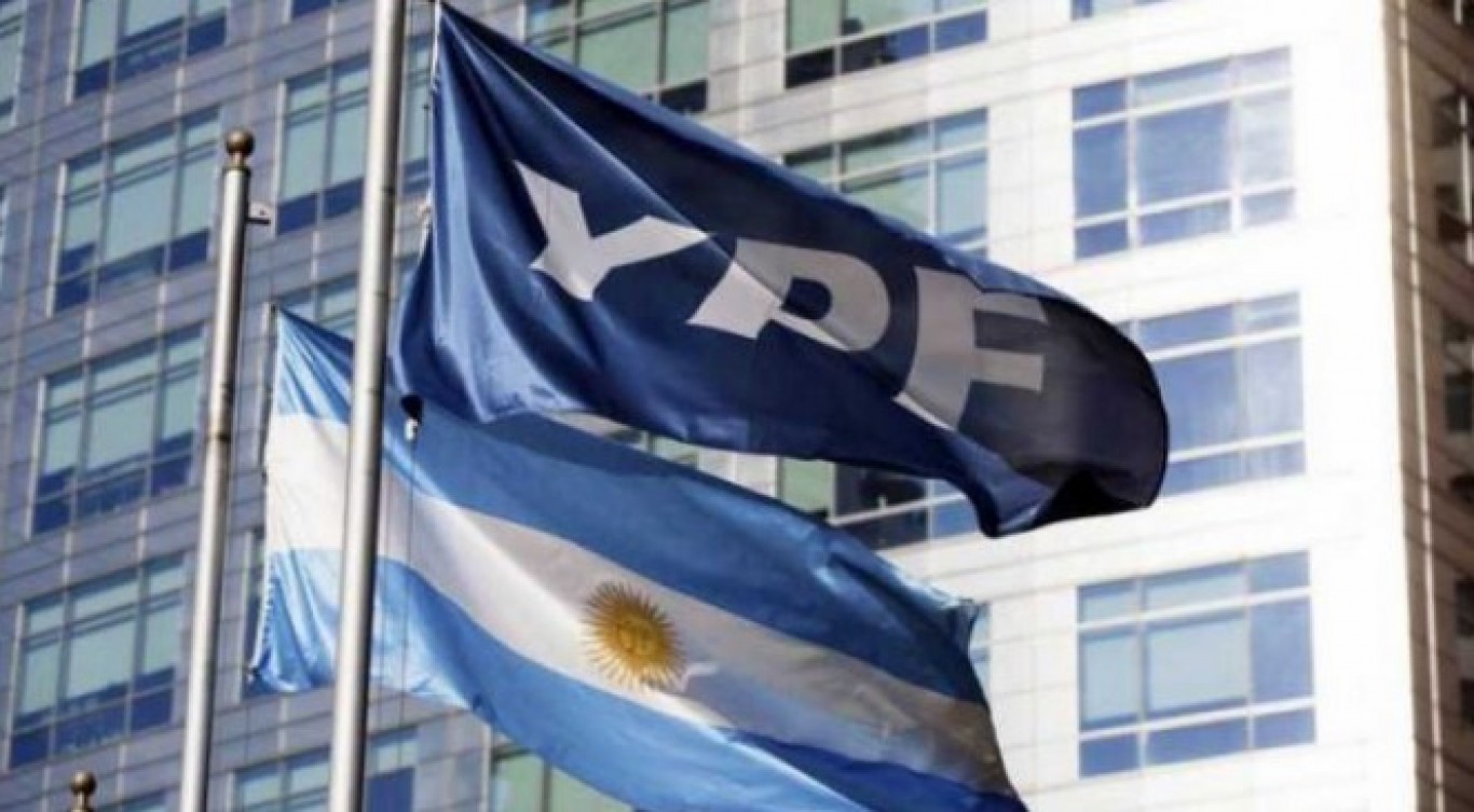 Estatización de YPF: jueza norteamericana falló a favor de fondos buitre contra Argentina