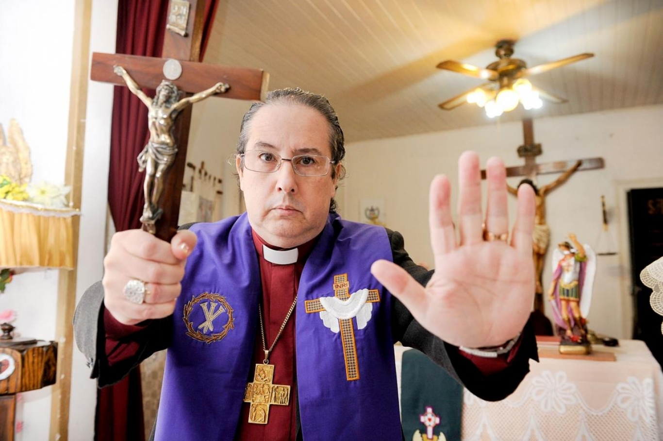 "Estoy en España para inaugurar la escuela de exorcistas de Europa", Obispo Manuel Acuña.