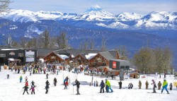 Acusan al nuevo concesionario de Chapelco de eliminar beneficios, encarecer el esquí y perjudicar al turismo