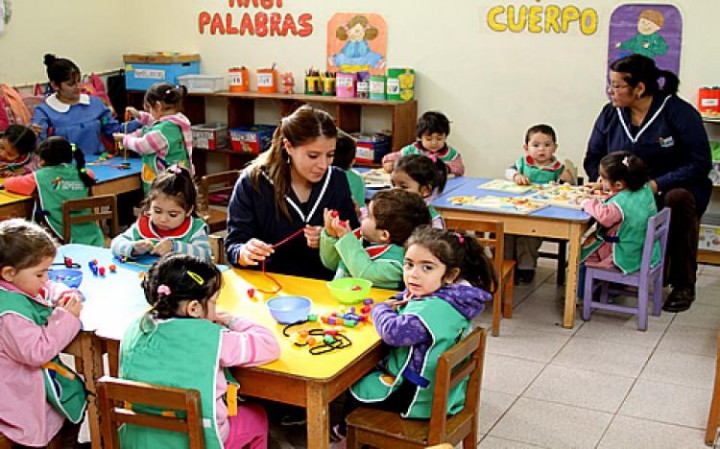 Soledad Acuña cierra institutos de formación docente