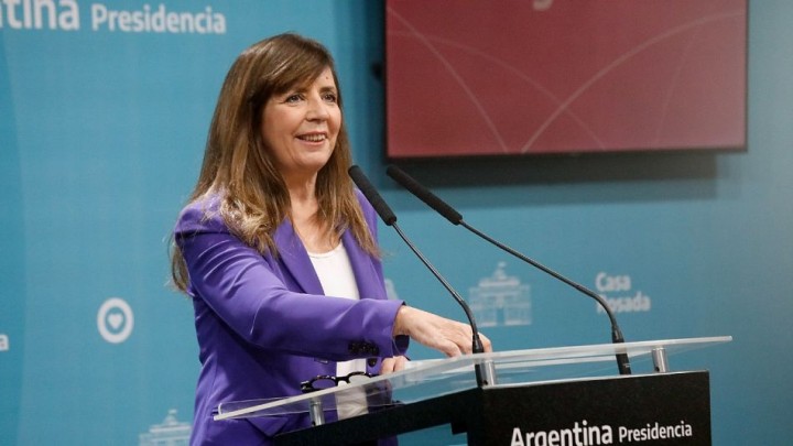 Gabriela Cerruti anunció el decreto para convertir planes en empleo