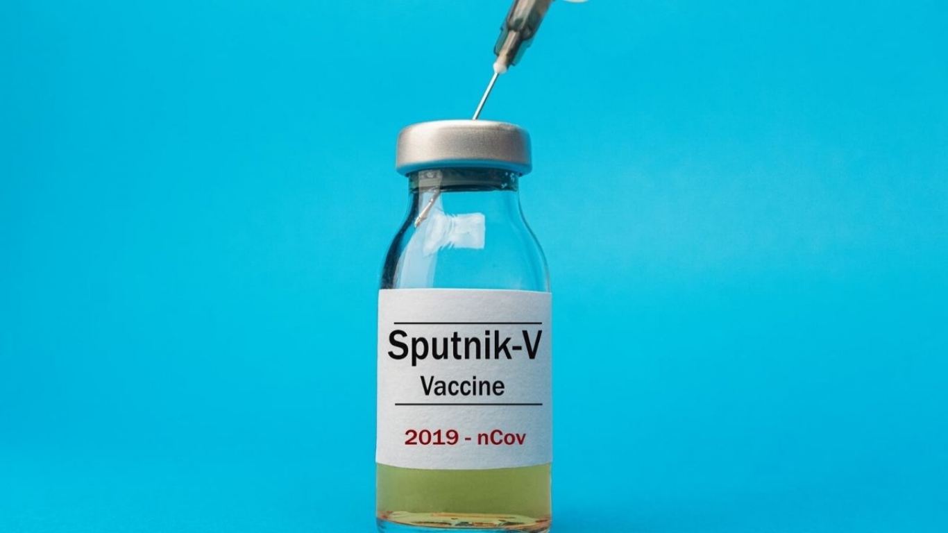 Geopolítica y negocios detrás de las críticas a la Sputnik V