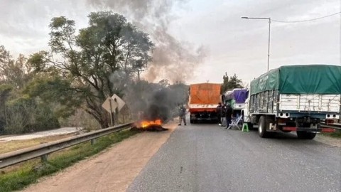 Cortes en ruta 9: "En Santa Fe el gasoil está cotizando arriba de los $200"