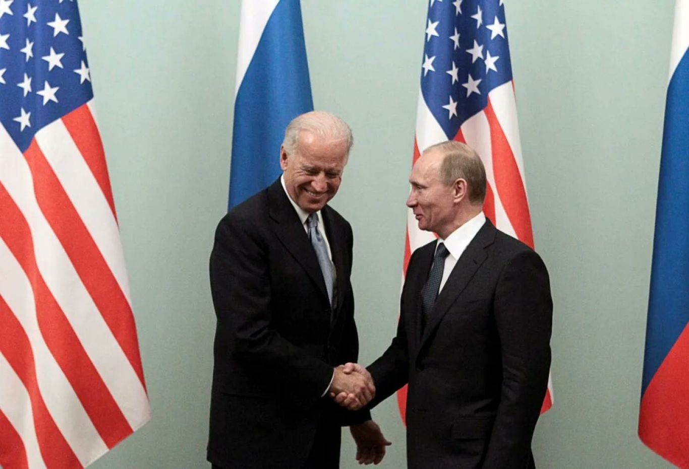 "Biden VS Putin"