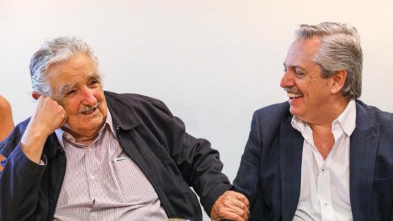 El Asado del Pepe: "En 2005 Mujica anunció una baja del 28% en el precio de la tira de asado para lograr un precio racional ya que `forma parte de la cultura popular del Río de La Plata´".