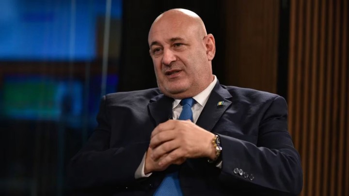 Santiago Cúneo: "Milei representa la Corona británica en la Argentina”