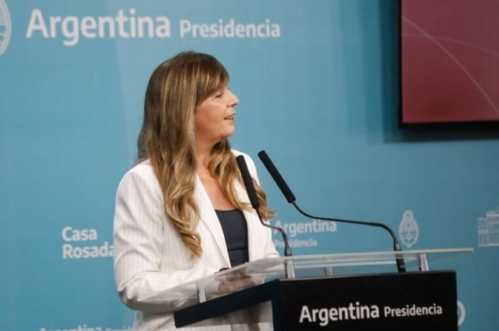 Cerruti afirmó que "el Presidente es kirchnerista" y habló de las críticas de Larroque: "No le responde a un ministro"