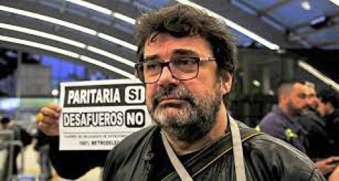 Roberto Pianelli: "Casi todas las estaciones de subte tienen un material cancerígeno"