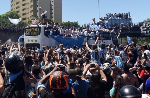 Aníbal Fernández, el día después de los festejos: "Tapia me llamó diciendo que lo habíamos traicionado"