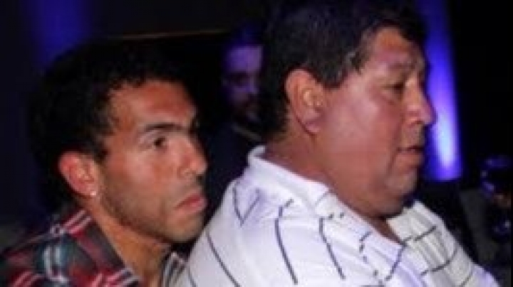 El papá de Tevez se encuentra en terapia intensiva con coronavirus