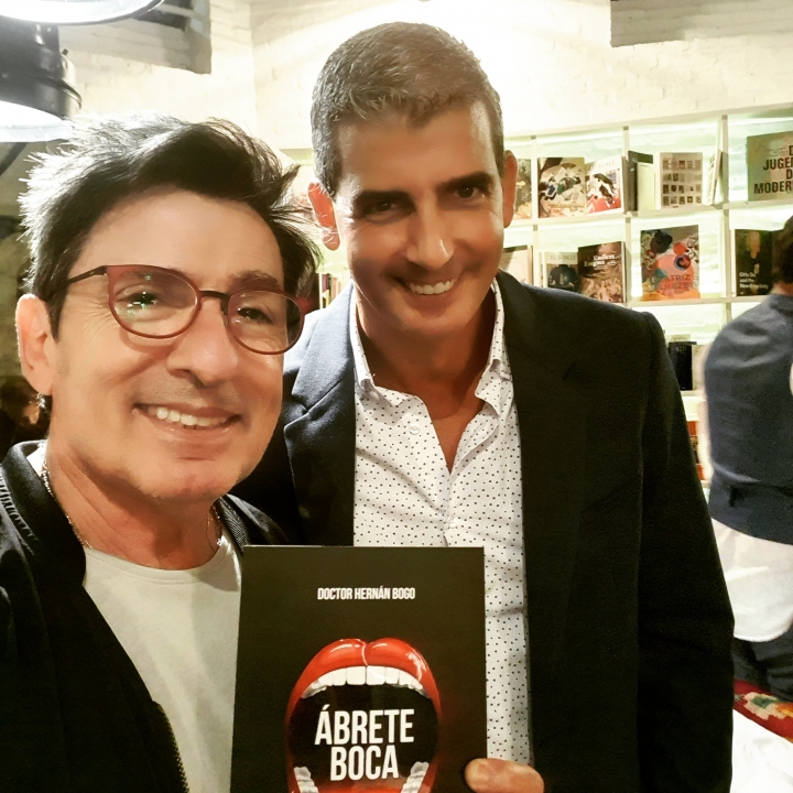 En "Ábrete Boca" hablo como tratar el miedo al odontólogo, así nos contó el Dr. Hernán Bogo, como es su primer libro...