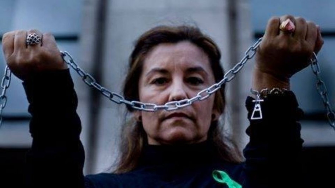 Betina Zubeldía: "La adicción es una pandemia"