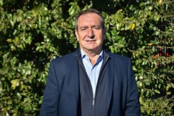 Miguel Saredi: “En las grandes cadenas de supermercados se ve la soledad"