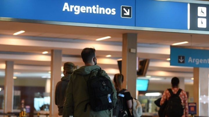 "Mientras ellos tiraban brillantina para todos lados, en Migraciones pasaban cosas que daban inseguridad a los argentinos porque los estaban espiando" Florencia Carignano