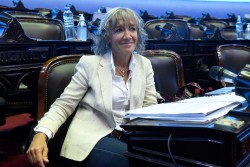 Mónica Frade: "Las plataformas de apuestas tienen una pata local que son los dueños de los grandes casinos y lobistas del país"